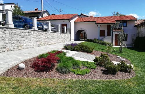 Sezana Apartment | Prenočišča Iris