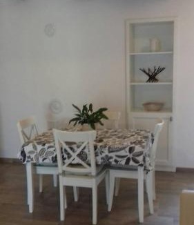 Rakotule Apartment | Apartment Nena- apartman sa posebnim ulazom u prizemlju, terasom i zelenom okućnicom