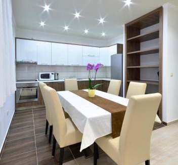 Ratac Apartment | Villa Cavar, Apartments Close to the Beach