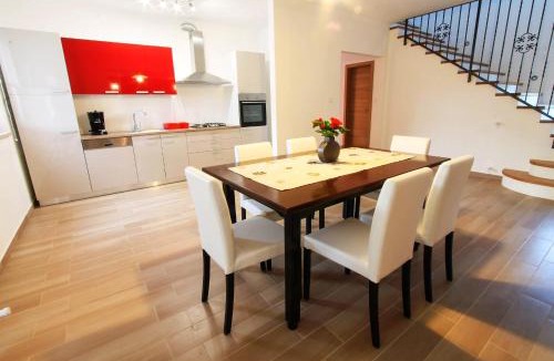Smoljanci House | Danica