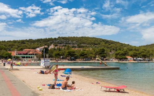 Jezera Resort | Victoria Mobilehome Camping Jezera Lovišća