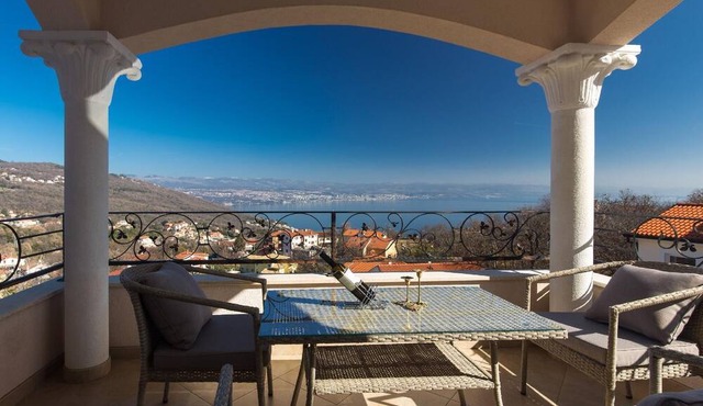 Beautiful Luxury Family Villa Emily