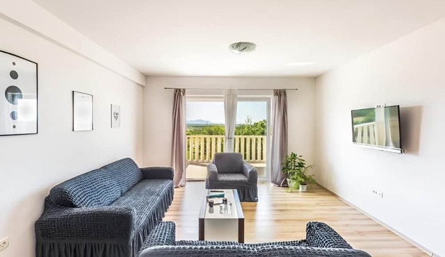 Villa Ivy with perfect privacy, pool, sauna, jacuzzi in Lovrec