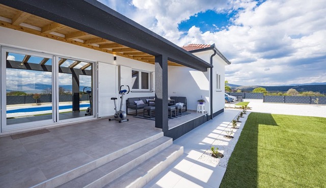 Villa Noemi with Private Pool in Radosic