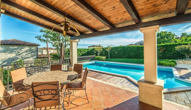 4 bedroom accommodation in Visnjan