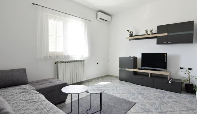 Apartment in Valica with Large Garden in Umag