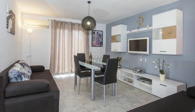 Nice apartment for 4 guests with WIFI, A/C, private pool, TV, terrace and parking