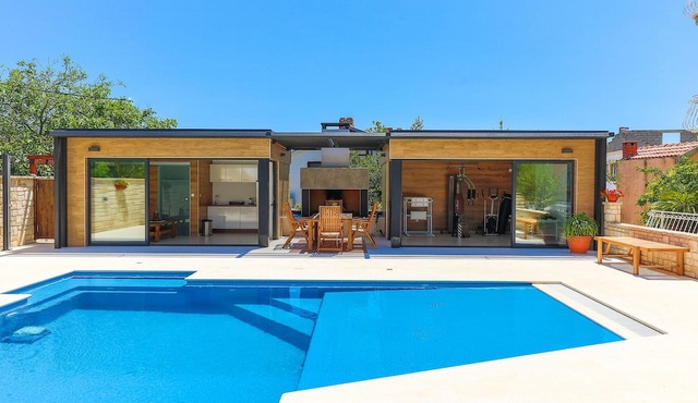 Beautiful Home in Kastel Stari With Jacuzzi, Wifi and 2 Bedrooms in Kastela
