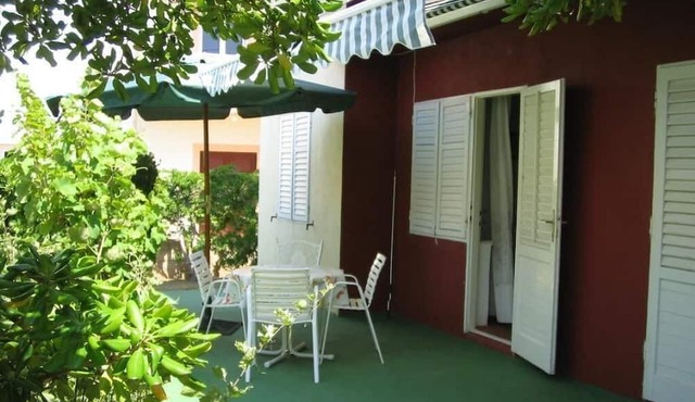 Pleasant holiday apartment with terrace in Pag in Pag (Stadt)