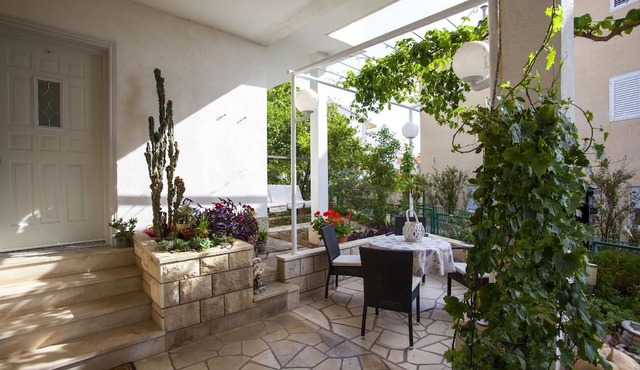 Comfortable apartment with terrace in Bidol in Makarska
