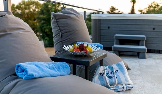 Lovely Villa Loma 1* with a view and an outdoor pool on Krk