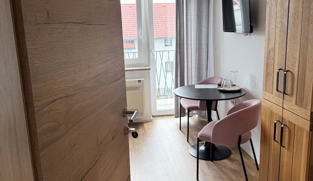 PJ Hotel Cerklje - 5min to Airport - Free Parking