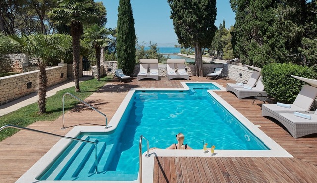 Villa Diocletian's Palace with a pool near the sea in Supetar
