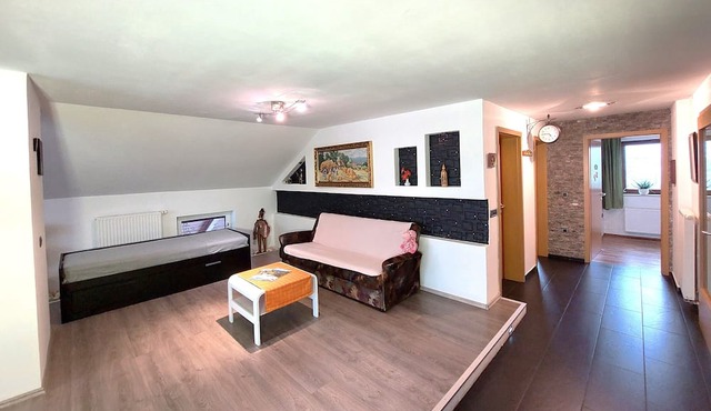 Countryside Two Bedroom Apartment near Horjul