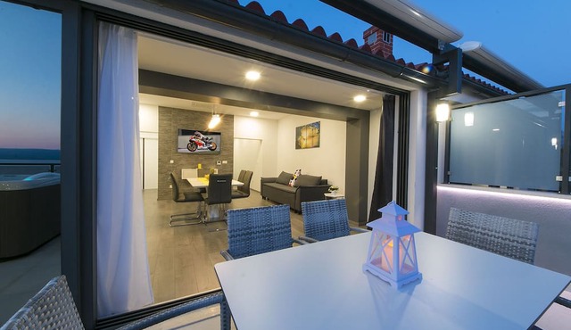 Apartments Villa Nadalina Deluxe in Brela