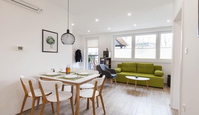 Felix Tour As/Attractive, stylish renovated 2BR apartment, free WiFi and AC