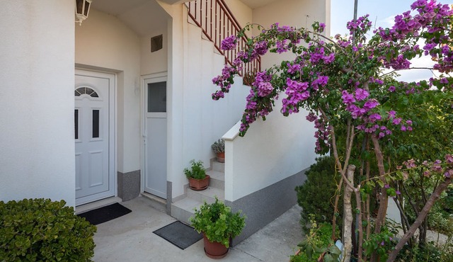 A1 - apt near beach with patio, parking and grill