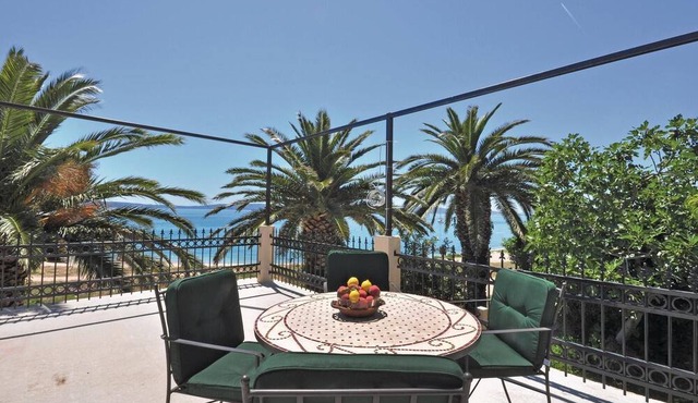 Beautiful apartment in Kastel Gomilica with WiFi in Kastel Gomilica