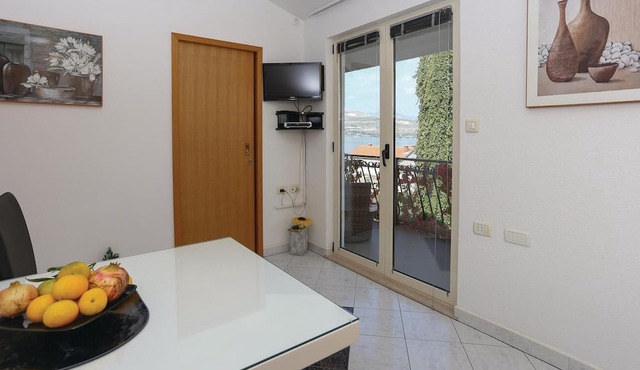 1 bedroom stunning apartment in Arbanija in Arbanija