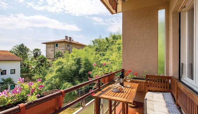 Awesome apartment in Lovran with WiFi in Lovran