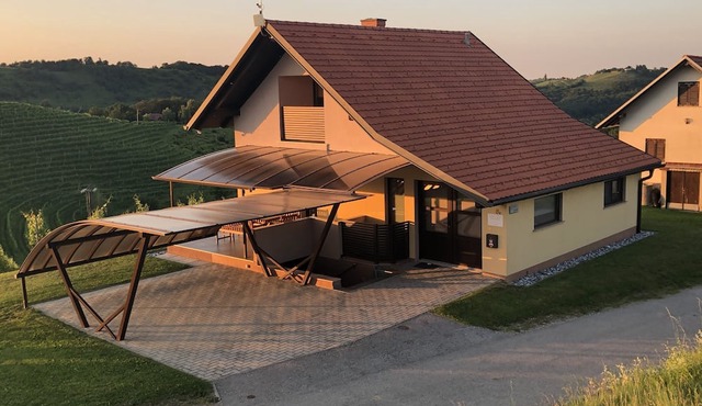 Liveza House, Hermanci 8a , 2275 MIKLAVZ PRI ORMOZU