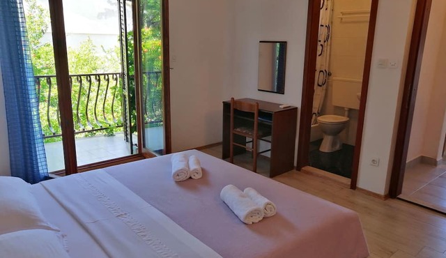 Apartments and Room Caric in Jelsa