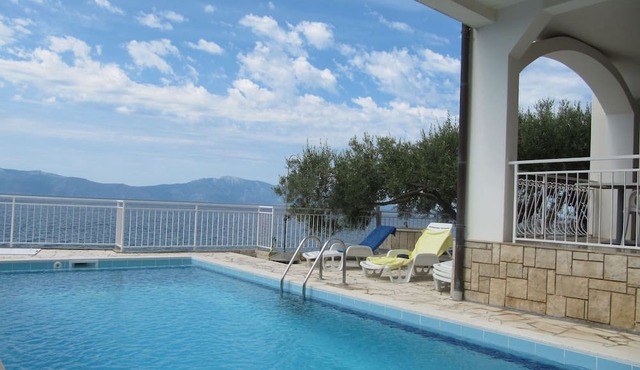 Rooms Falcon in Gradac