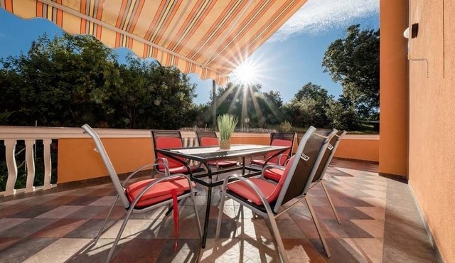 Three bedroom apartment with terrace Supetarska Draga - Gonar, Rab (A-27566-e)