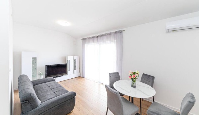 2 bedroom amazing apartment in Kastel Kambelovac