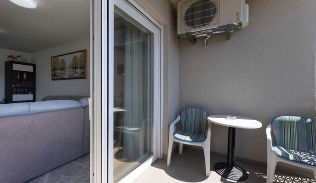 Kastel Stari Sunny Downtown Apartment with Terrace - One Bedroom Apartment with Terrace in Kastel Stari