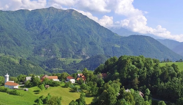 2-bedroom guest suite in Logaršče w/Mountain Views near Most na Soči in Tolmin