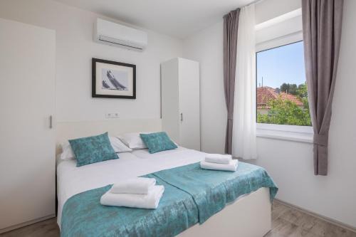 Providenca Beachfront Apartments II - Private Parking in Makarska