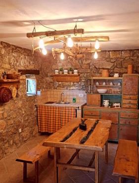 Old house Nona Nila