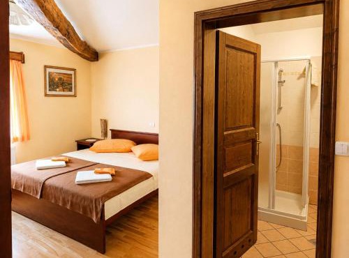 Turistična kmetija pri Friščevih in Rodik