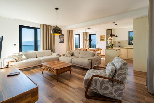 Villa Isabel - Luxury Apartments with Heated Pool & Sea View in Opatija