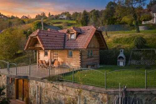 Vineyard Chalet Hansel and Gretel - Happy Rentals