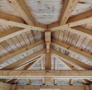 Wood & Hills Heritage Retreat with Private Spa