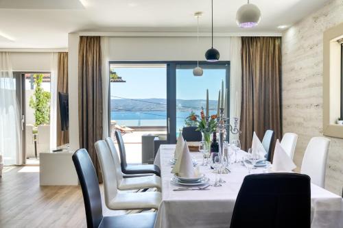 LUXURY VILLA PARADISE 120m from sandy beach, heated pool, billiard, max 12 pax in Duće
