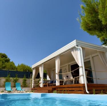 Salvia Beachside Homes with Private Pools in Neviđane