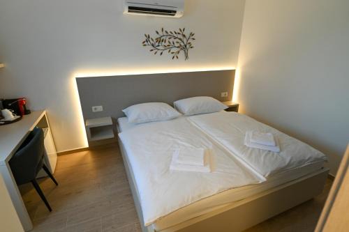 Terra rossa rooms