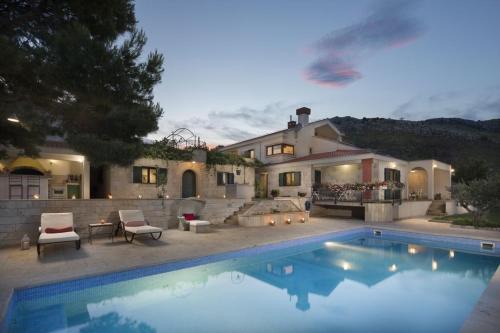 Panoramic Villa in Prgomet, Sea View and Private Pool in Plano