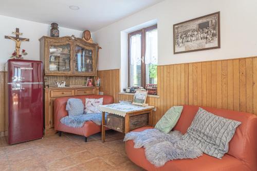 Vineyard Cottage Vrbek in Roginska Gorca