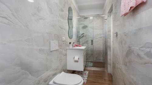 Vila SUNLIFE with pool&sauna by Villas Guide in Matulji