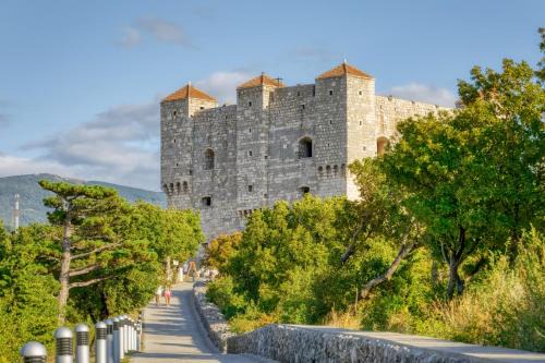 Apartments in Starigrad kod Senja 27140 in Starigrad