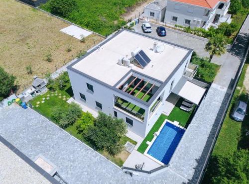 Villa Castelli, Family Holiday House with Private Pool in Kaštela