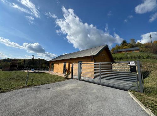 Holiday House Novus