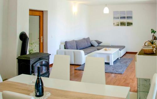 Nice Apartment In Smrika With Wifi