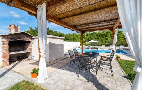 Holiday Home Mell in Alić