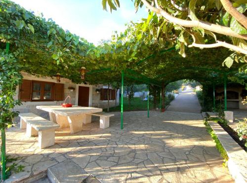 Stone Holiday Homes Stankovci with pool and Mediterranean gardens